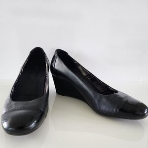 Naturalizer Wedge Heel, round toe, size 8 black